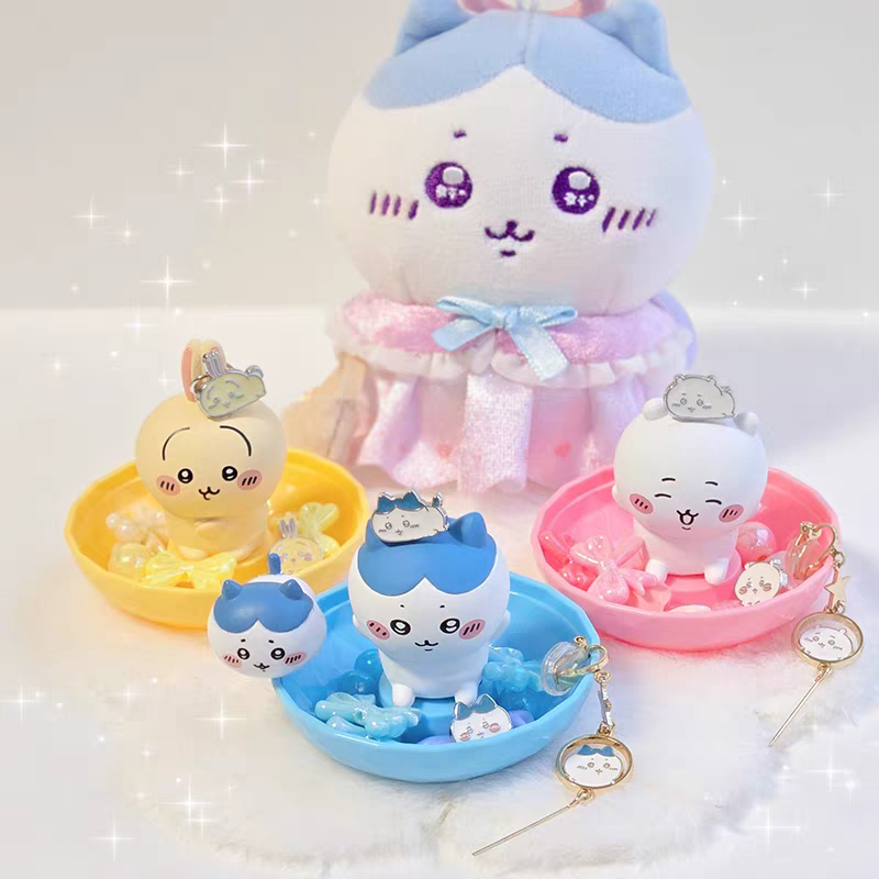 Sales associate demonstrating CHAKA lighting features to an interested collector